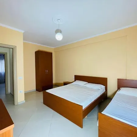 Noah With Parking 10 Meters From The Beach And Lungomare Perfect For Families ! Vlore